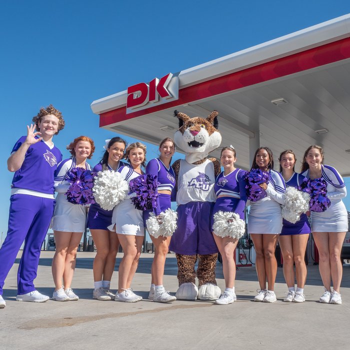 ACU cheerleaders and the Wildcat mascot at a DK station